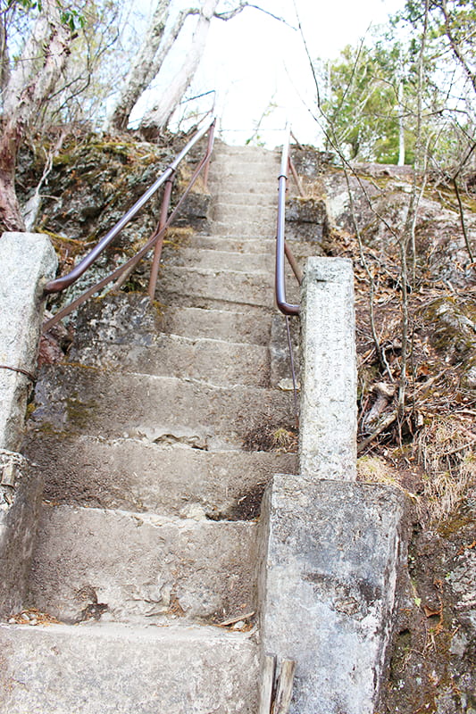 三峯神社　奥宮参道　石の階段
