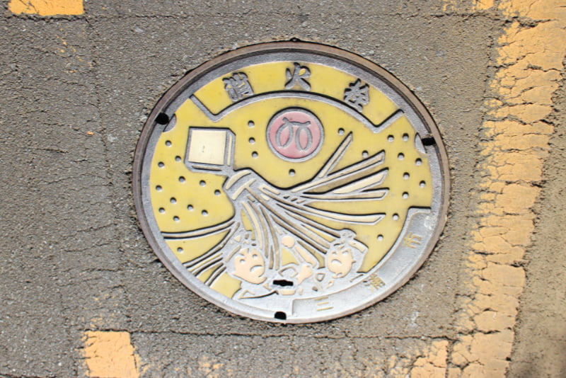 横須賀市の消火栓マンホール